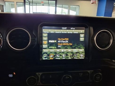 Used 2022 Jeep Wrangler Unlimited Sahara AWD/4WD image 22