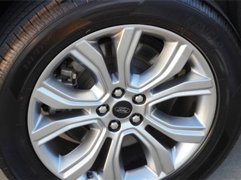 Used 2024 Ford Edge Titanium image 11