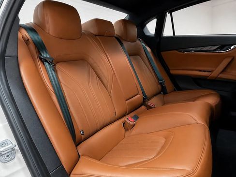 Used 2023 Maserati Quattroporte Modena RWD image 23
