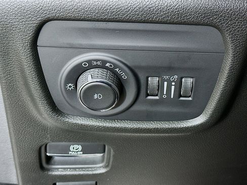 Used 2023 Jeep Grand Cherokee Limited w/ Black Appearance Package image 17