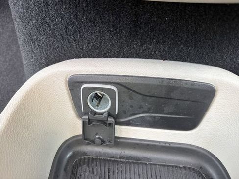 Used 2023 Chrysler Pacifica Touring-L FWD image 38