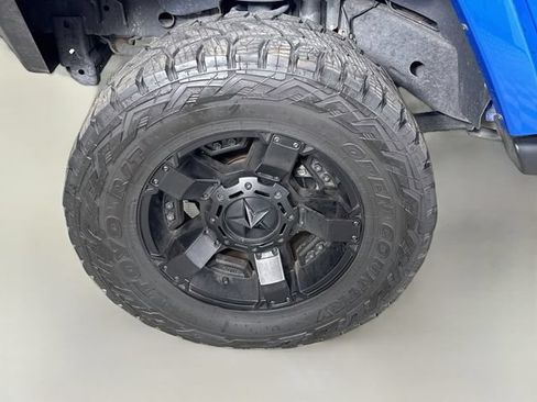 Used 2016 Jeep Wrangler Unlimited Sahara w/ Connectivity Group AWD/4WD image 25