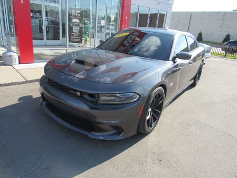 Used 2020 Dodge Charger Scat Pack w/ Dynamics Package RWD image 2