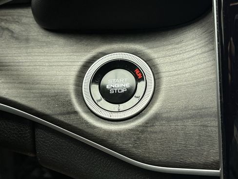 Used 2024 Jeep Grand Cherokee L Limited w/ Luxury Tech Group II image 23