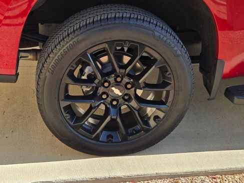 Used 2025 Chevrolet Silverado 1500 High Country w/ Technology Package AWD/4WD image 8