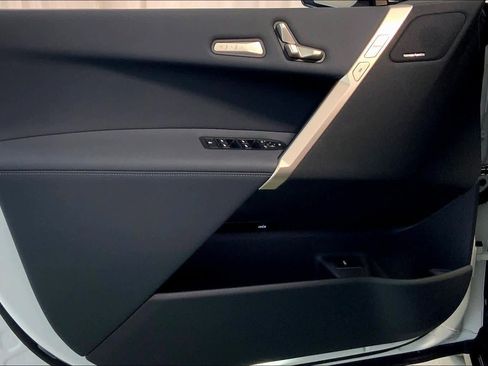 New 2026 BMW iX xDrive45 image 10