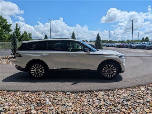 Used 2023 Lincoln Aviator Reserve w/ Equipment Group 201A AWD/4WD image 6