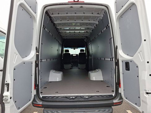 New 2025 Mercedes-Benz Sprinter 4500 image 19