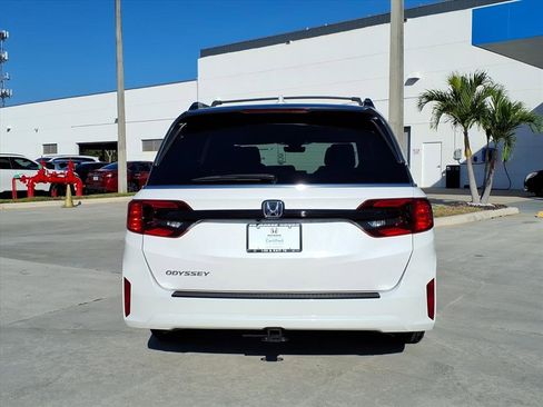 Certified 2025 Honda Odyssey EX-L image 5