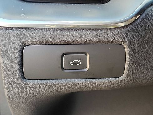 Certified 2023 Volvo XC60 B5 Core w/ Climate Package image 21