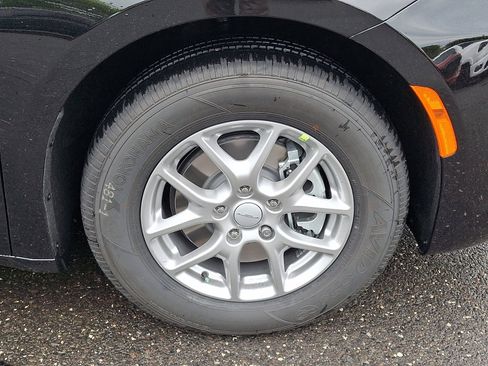 New 2027 Chrysler Pacifica Select FWD image 4