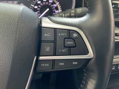 Used 2022 Toyota Highlander Platinum AWD/4WD image 14