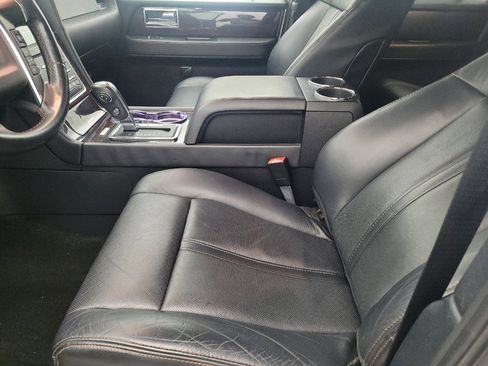 Used 2017 Lincoln Navigator Reserve image 17