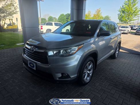 Used 2016 Toyota Highlander Plus AWD/4WD image 1