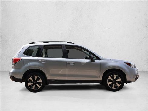 Used 2017 Subaru Forester 2.5i w/ Alloy Wheel Package AWD/4WD image 4