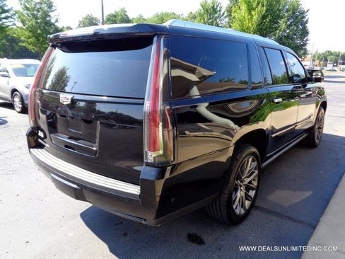Used 2020 Cadillac Escalade ESV Platinum AWD/4WD image 3