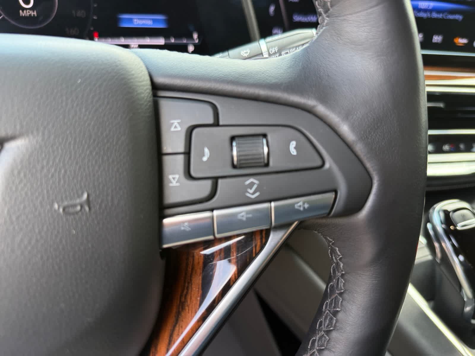 Used 2022 Cadillac Escalade Premium Luxury w/ Performance Package AWD/4WD image 21