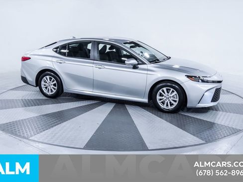 Used 2025 Toyota Camry LE image 13