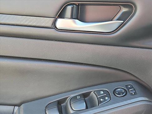 Used 2024 Nissan Altima 2.5 SV FWD image 8