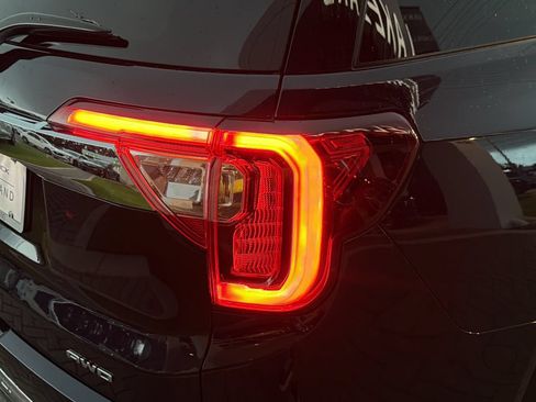 Certified 2022 GMC Acadia Denali w/ Denali Technology Package AWD/4WD image 8
