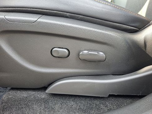 Used 2019 Chevrolet Trax LT w/ LT Convenience Package image 15