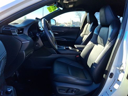 Certified 2022 Toyota Venza XLE image 14