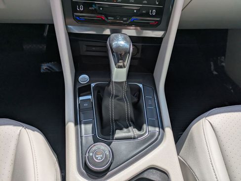 Used 2022 Volkswagen Tiguan SE AWD/4WD image 29