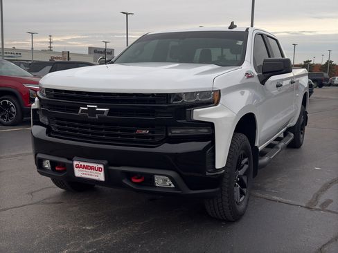 Used 2019 Chevrolet Silverado 1500 LT Trail Boss image 2