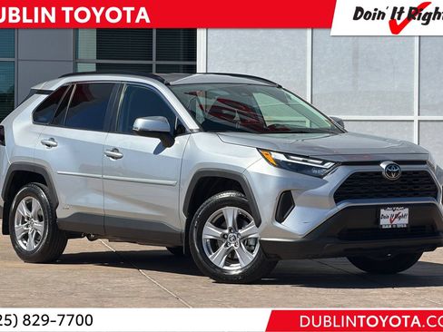 Used 2025 Toyota RAV4 XLE AWD/4WD image 1