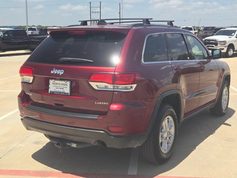 Used 2020 Jeep Grand Cherokee Laredo AWD/4WD image 3
