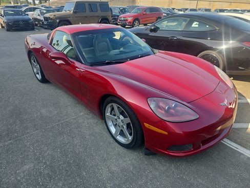 Used 2005 Chevrolet Corvette Coupe w/ Preferred Equipment Group RWD image 2