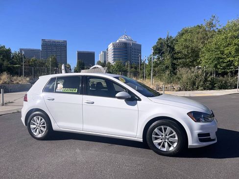 Used 2015 Volkswagen Golf S FWD image 4