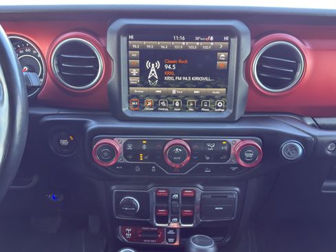 Used 2022 Jeep Gladiator Rubicon w/ Cold Weather Group image 21