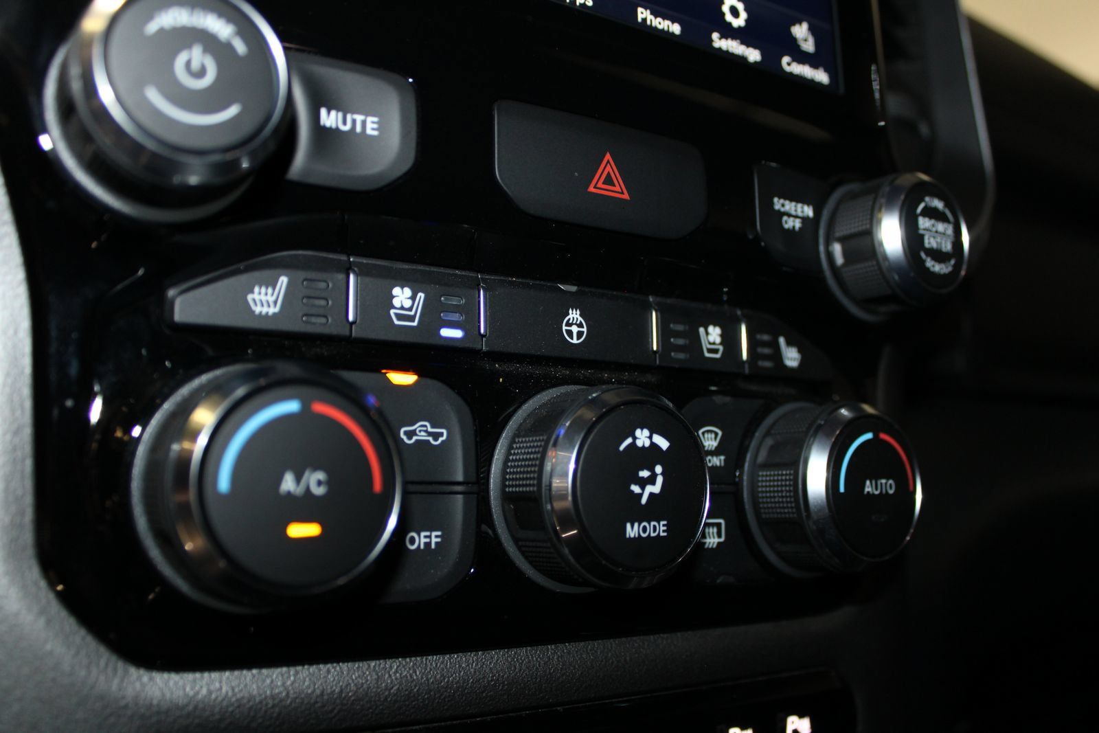 Used 2020 RAM 1500 Laramie w/ Sport Appearance Package AWD/4WD image 22