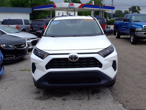 Used 2019 Toyota RAV4 LE w/ Carpet Mat Package FWD image 2