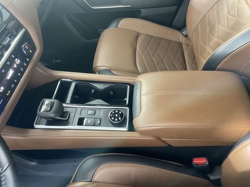 Certified 2024 Nissan Pathfinder Platinum w/ Cargo Package image 22