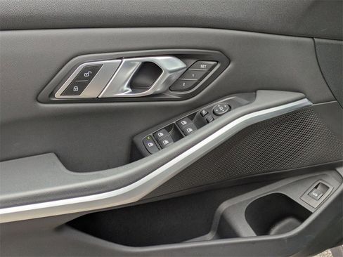 Used 2019 BMW 330i xDrive Sedan w/ Convenience Package image 17