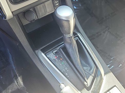 Used 2018 Toyota Corolla LE FWD image 22