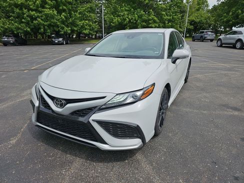Used 2024 Toyota Camry XSE FWD image 2