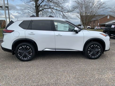 New 2026 Nissan Rogue Platinum image 2