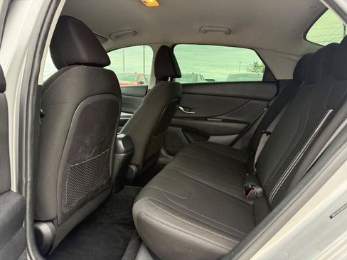 Used 2022 Hyundai Elantra SEL w/ Convenience Package image 10