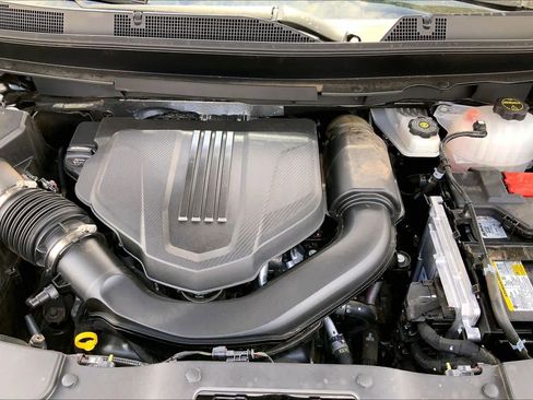 Used 2025 Chevrolet Traverse LT w/ Driver Confidence Package FWD image 32