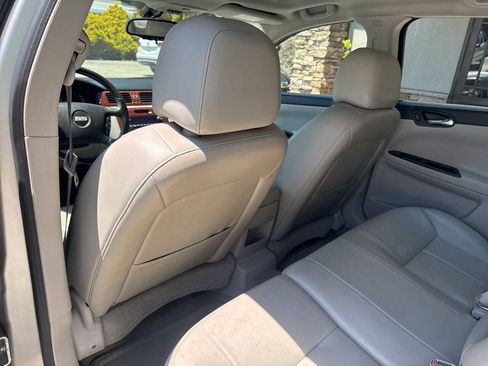 Used 2006 Chevrolet Impala SS FWD image 12