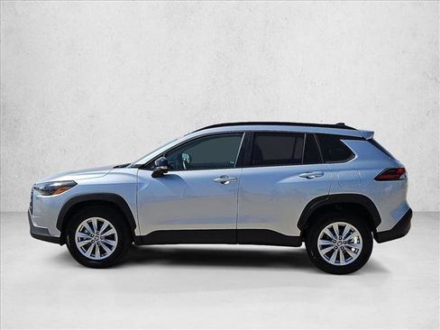 Used 2026 Toyota Corolla Cross LE image 9