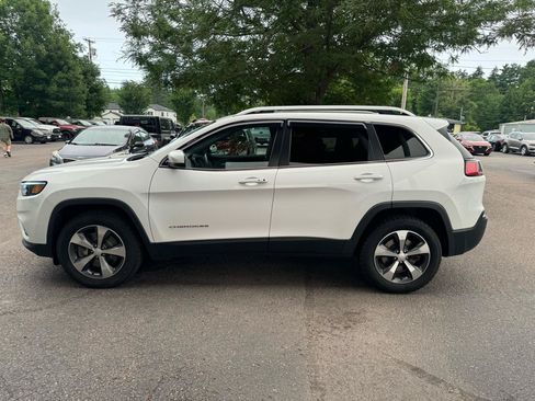 Used 2019 Jeep Cherokee Limited AWD/4WD image 2