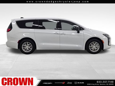 New 2027 Chrysler Pacifica Select FWD image 4