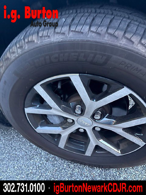 Used 2023 Jeep Grand Cherokee Limited AWD/4WD image 7