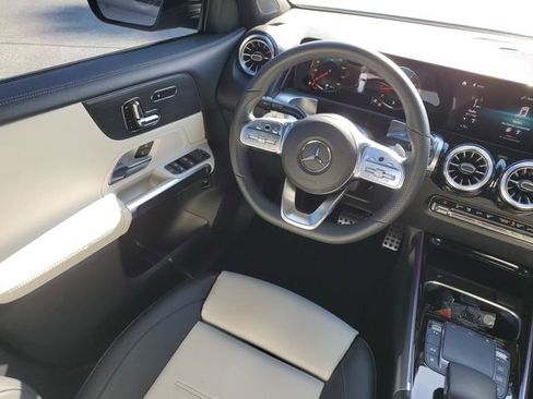 Used 2023 Mercedes-Benz GLB 250 image 9