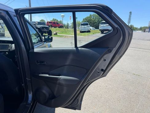 Used 2018 Nissan Kicks SV FWD image 30