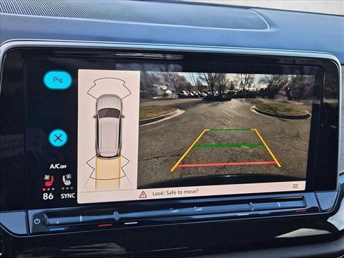 Used 2025 Volkswagen Atlas SE image 13